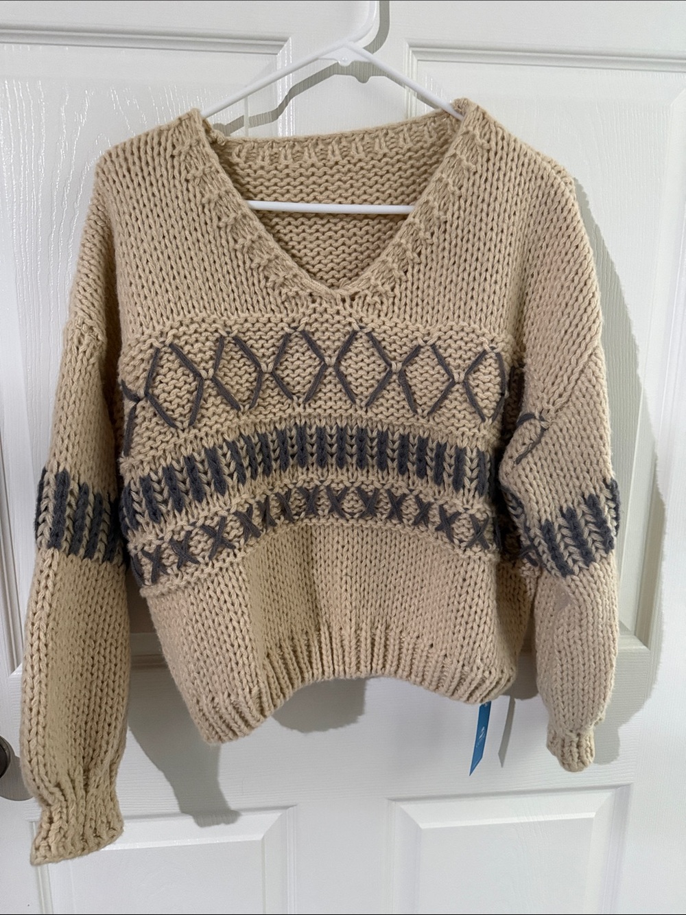 Cupshe Cream & Gray V-Neck Patterned Knit Sweater